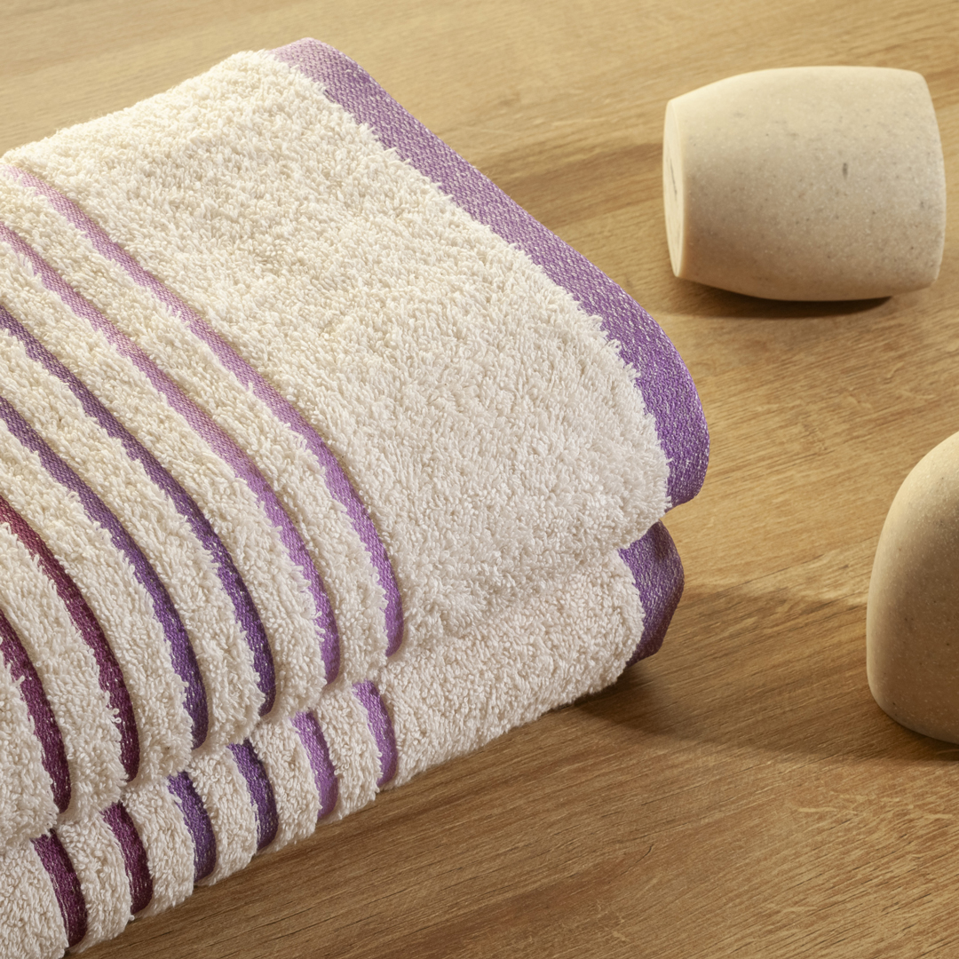 Toalla Mediterráneo Beige Con Linea Morado  550 Gr