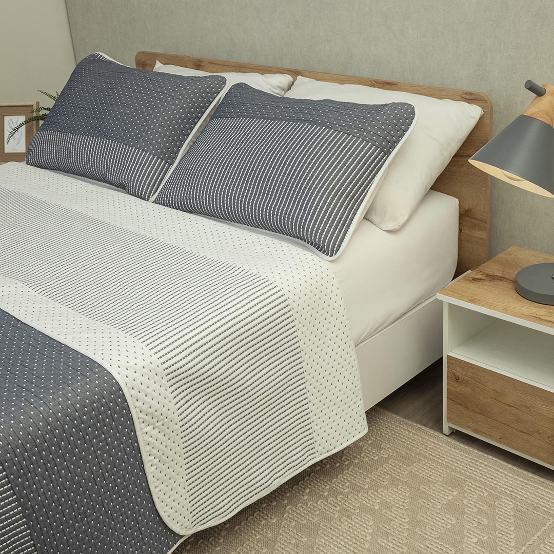 Cubrelecho Prensado Doble Faz Trama Puntos sobre Arena Gris Oscuro