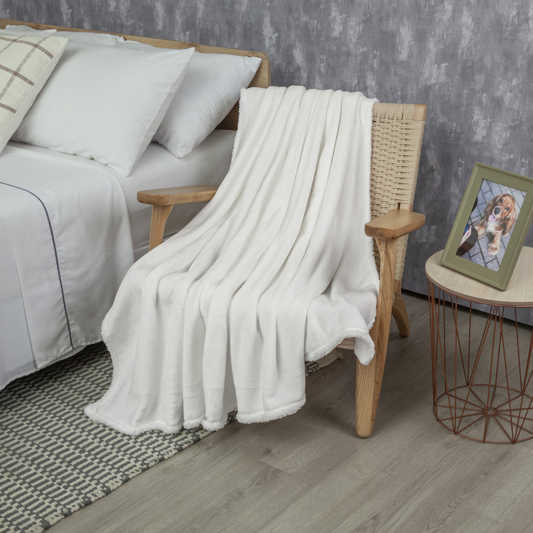 Cobija Ovejera Solo Fondo Blanca